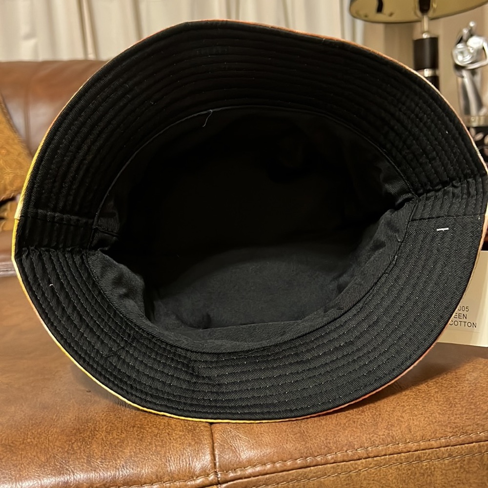 NWT Reversible Bucket hat - Picture 2 of 3